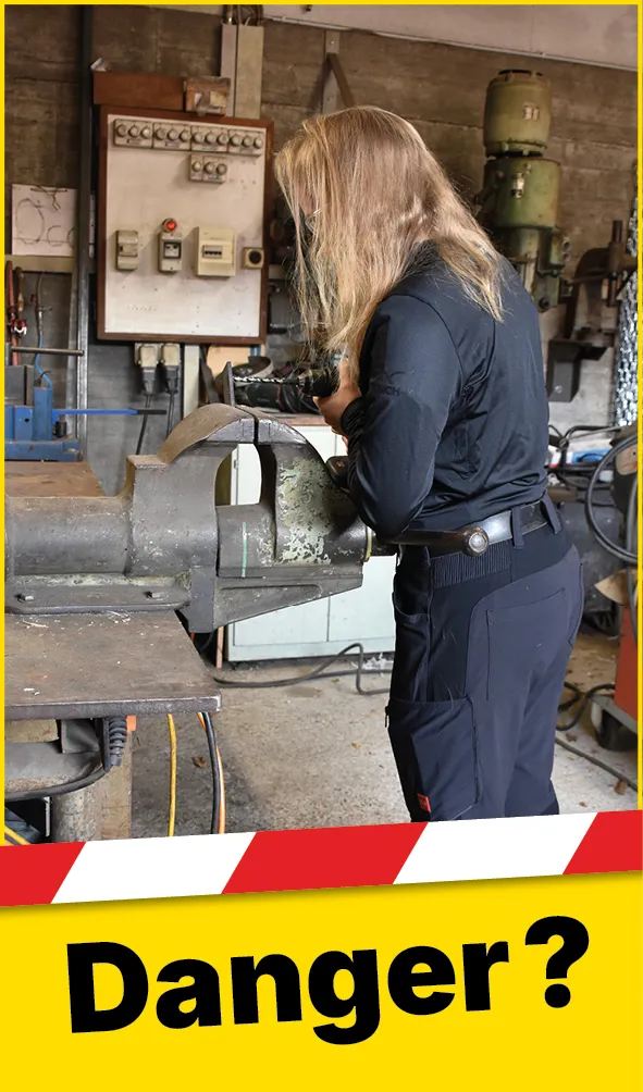 Maschinen_Werkstatt_lange_Haare_FR1