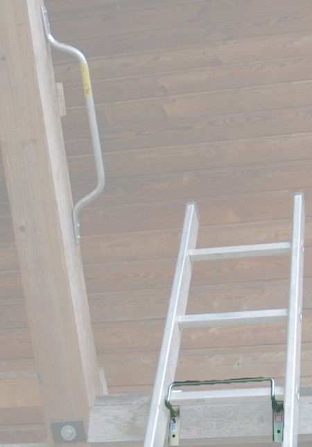 Leiternbügel mit Schrauben und Dübel